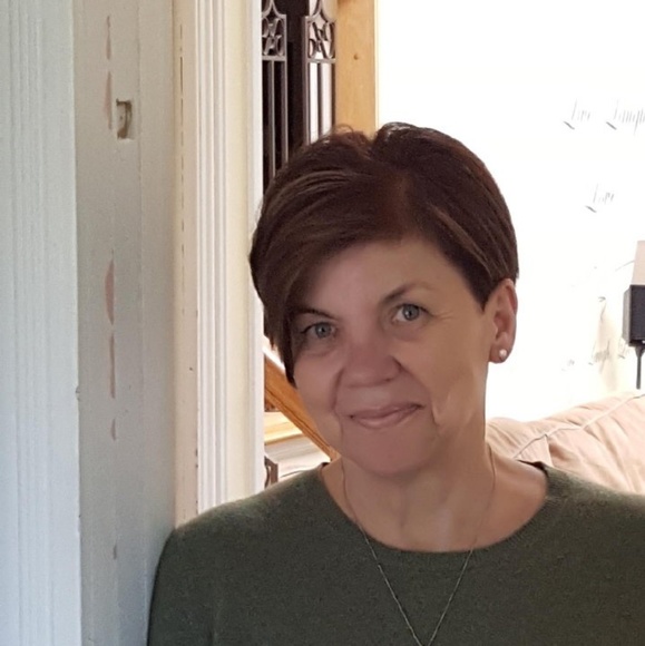 Meet your Posher, Nicole - Picture 1 of 1